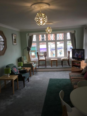 Modern 2 bed apartment in central Exmouth